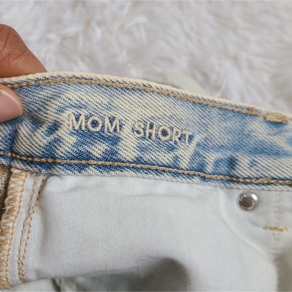 American Eagle Light Wash Distressed Denim Mom Shorts NWT SZ 0 - Picture 4 of 16